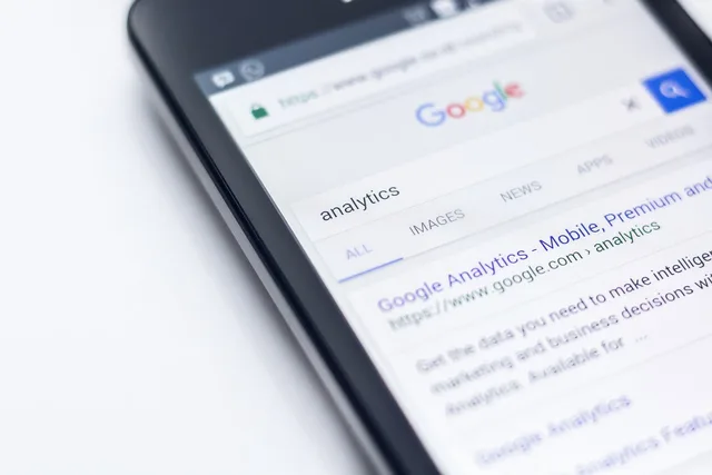 electronics, mobile phone, screen, smartphone, google, search engine, mobile, website, internet, analytics, google, google, google, google, google, search engine, website, website, website. Omkostninger ved søgeannoncer: hvad skal med i budgettet?